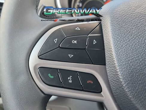 Used 2020 Jeep Cherokee Latitude Plus w/ Comfort/Convenience Group FWD image 11