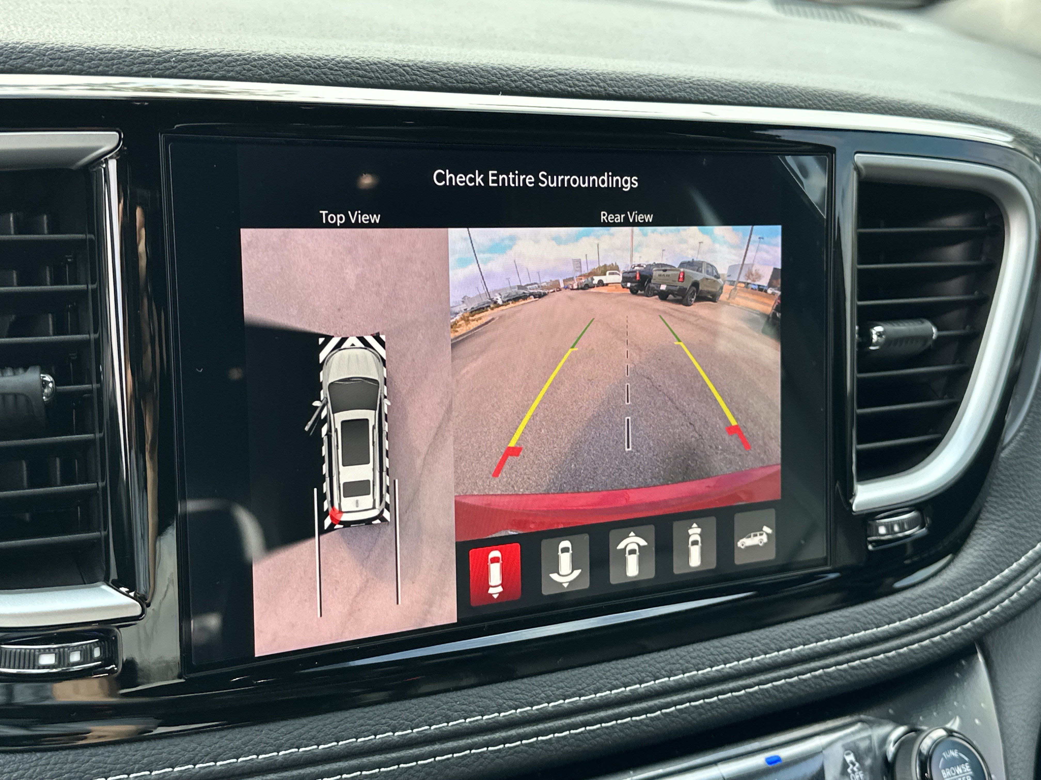 New 2026 Chrysler Pacifica Select FWD image 32