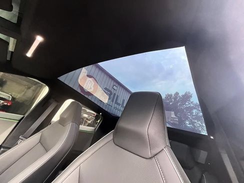 Used 2025 Tesla Cybertruck Cyberbeast AWD/4WD image 31