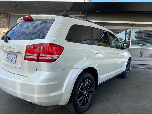 Used 2017 Dodge Journey SE w/ Flexible Seating Group image 11