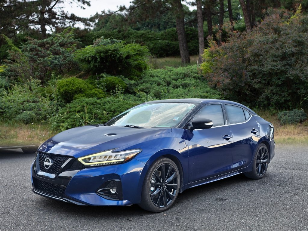 Used 2023 Nissan Maxima SR FWD image 3