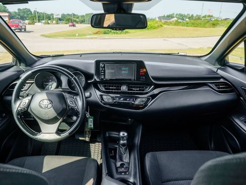 Used 2018 Toyota C-HR XLE FWD image 23