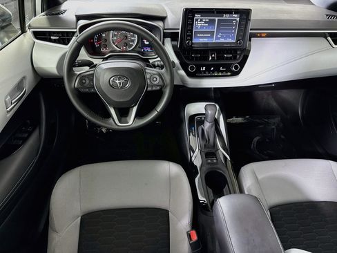 Used 2022 Toyota Corolla SE w/ SE Preferred Package FWD image 17