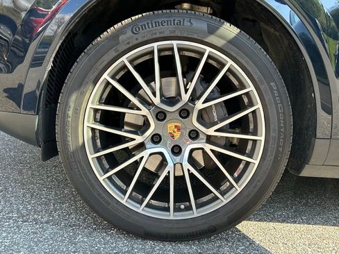 Certified 2020 Porsche Cayenne image 14