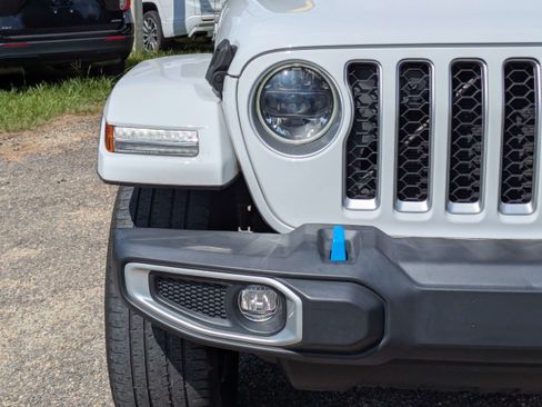 Used 2023 Jeep Wrangler Unlimited Sahara AWD/4WD image 10