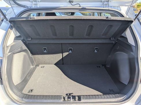 Used 2025 Hyundai Venue SEL FWD image 12