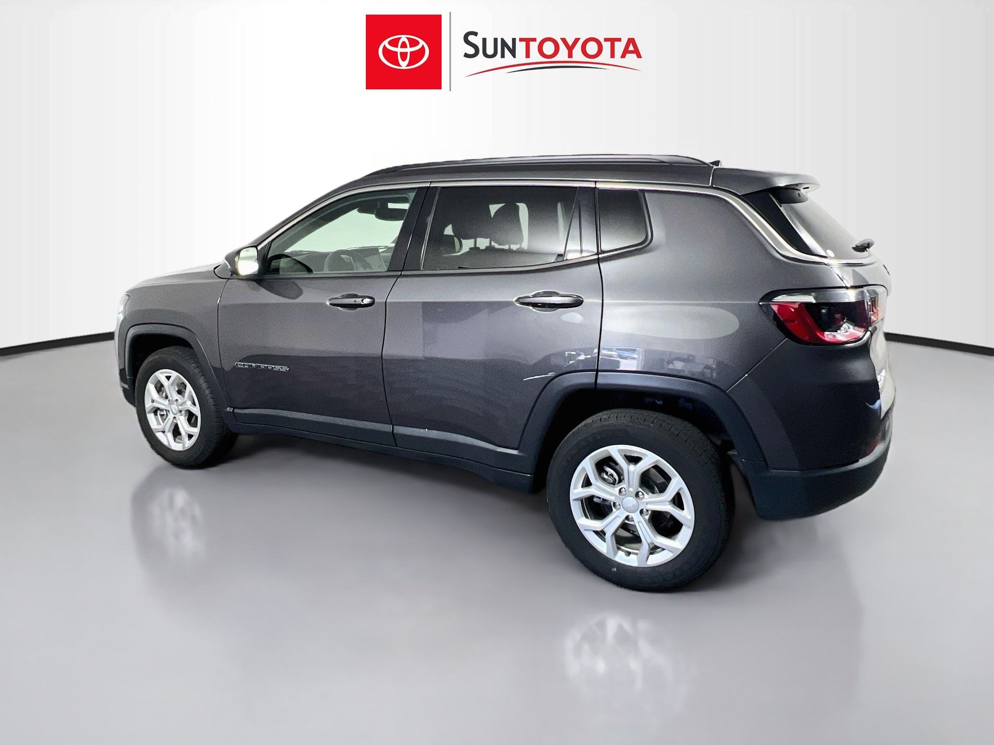 Used 2024 Jeep Compass Latitude AWD/4WD image 6