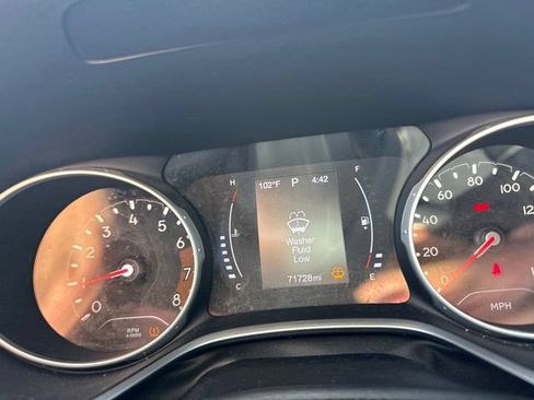 Used 2018 Jeep Compass Latitude FWD image 14