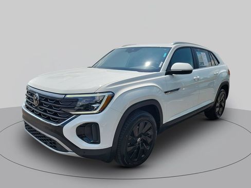 Used 2024 Volkswagen Atlas Cross Sport SE FWD image 7