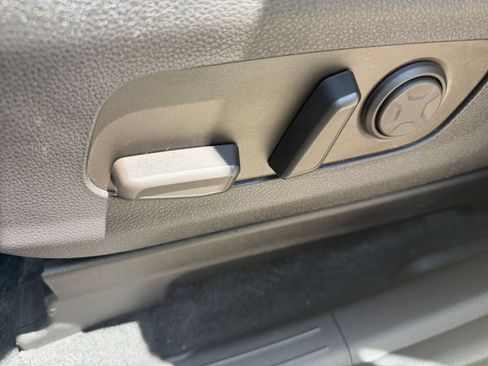 Used 2026 Kia Carnival FWD image 19