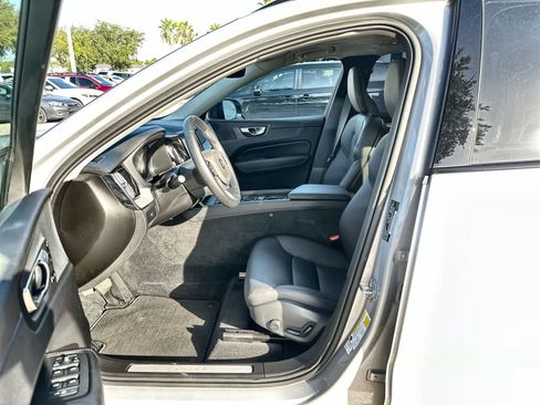 Used 2025 Volvo XC60 B5 Plus AWD/4WD image 2