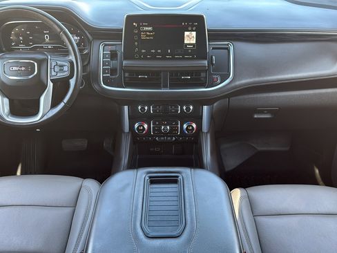 Used 2022 GMC Yukon XL SLT w/ SLT Luxury Package image 18