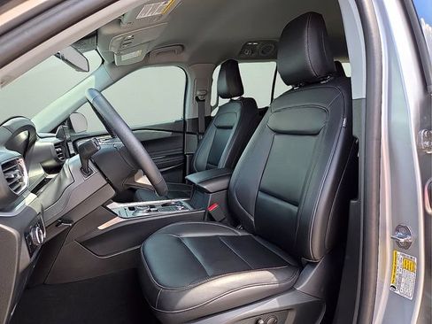 Used 2024 Ford Explorer XLT w/ Equipment Group 202A AWD/4WD image 17
