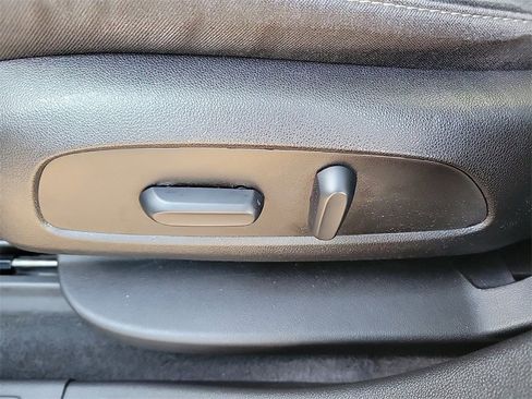 Used 2019 GMC Acadia SLE w/ Driver Alert Package I image 17