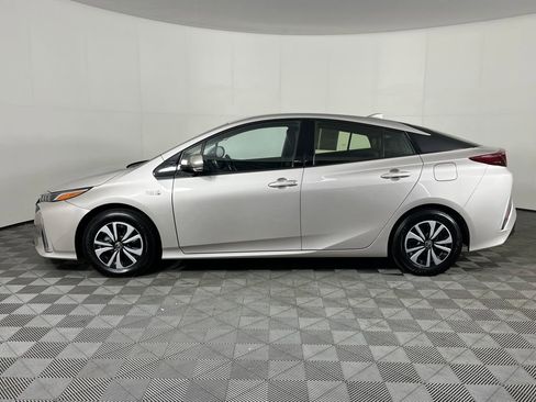 Used 2017 Toyota Prius Prime Premium image 9