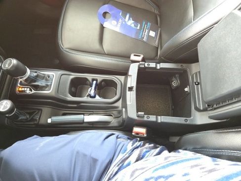 Used 2022 Jeep Wrangler Unlimited Rubicon 4xe w/ Dual Top Group image 65