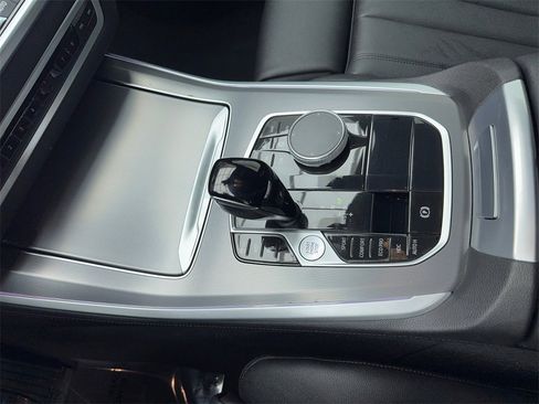 Used 2022 BMW X5 xDrive40i w/ Parking Assistance Package image 32