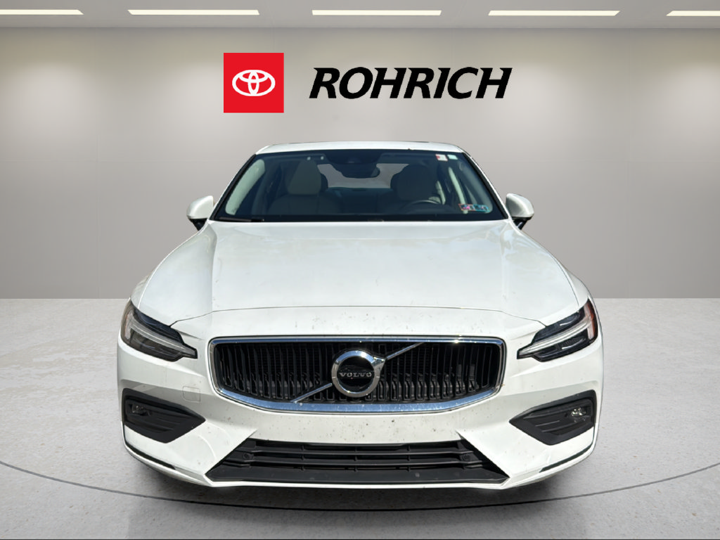 Used 2021 Volvo S60 T5 Momentum w/ Premium Package FWD image 2