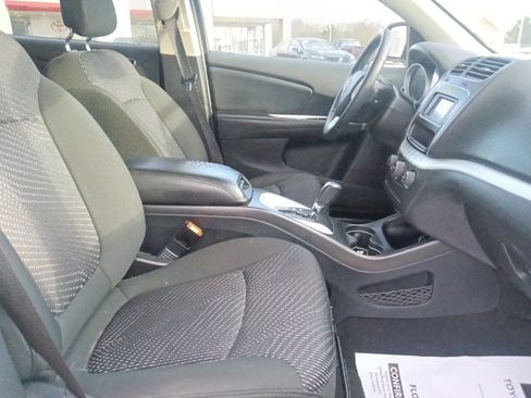 Used 2020 Dodge Journey SE w/ SE Popular Equipment Group image 32