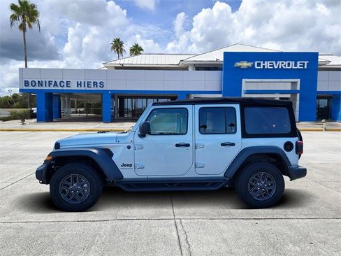 Used 2024 Jeep Wrangler Sport S image 4