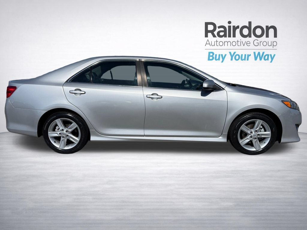 Used 2013 Toyota Camry SE FWD image 8