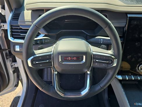 Used 2025 GMC Acadia Elevation w/ Elevation Premium Package image 11