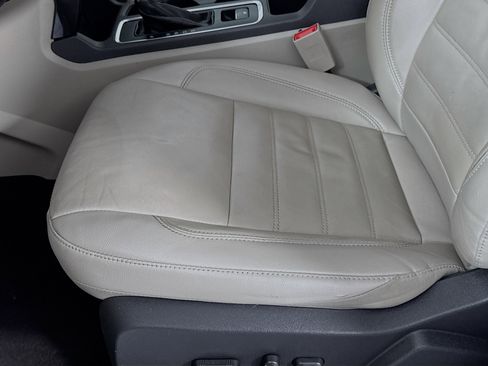 Used 2018 Ford Escape Titanium image 19