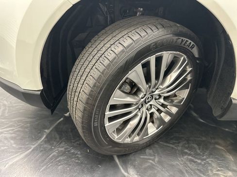 Used 2021 Toyota Venza XLE w/ Softex Package image 27