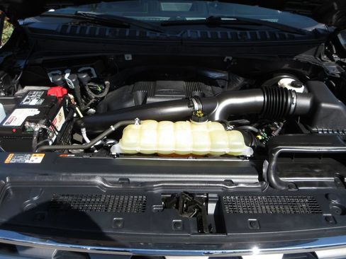 Used 2020 Ford Expedition XLT w/ Equipment Group 202A RWD image 31