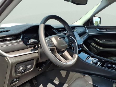 Used 2023 Jeep Grand Cherokee L Limited AWD/4WD image 15
