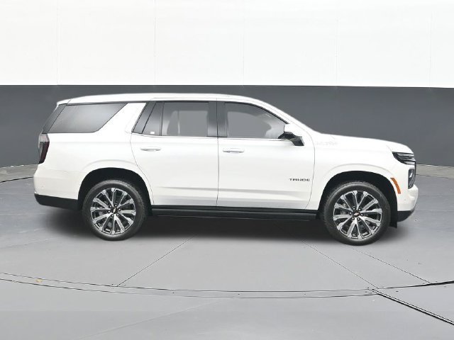 Used 2025 Chevrolet Tahoe High Country AWD/4WD image 17