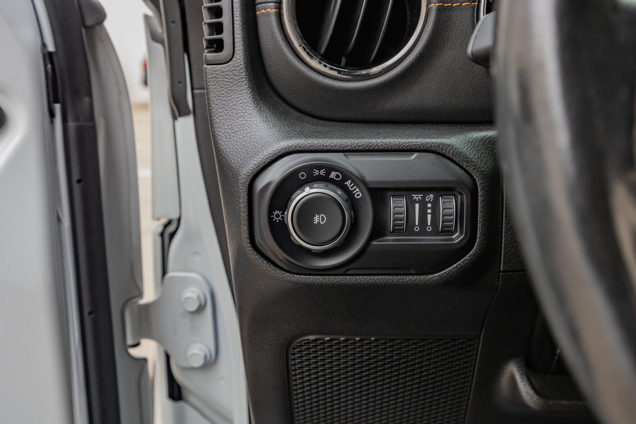 Used 2022 Jeep Wrangler Unlimited Sahara AWD/4WD image 22
