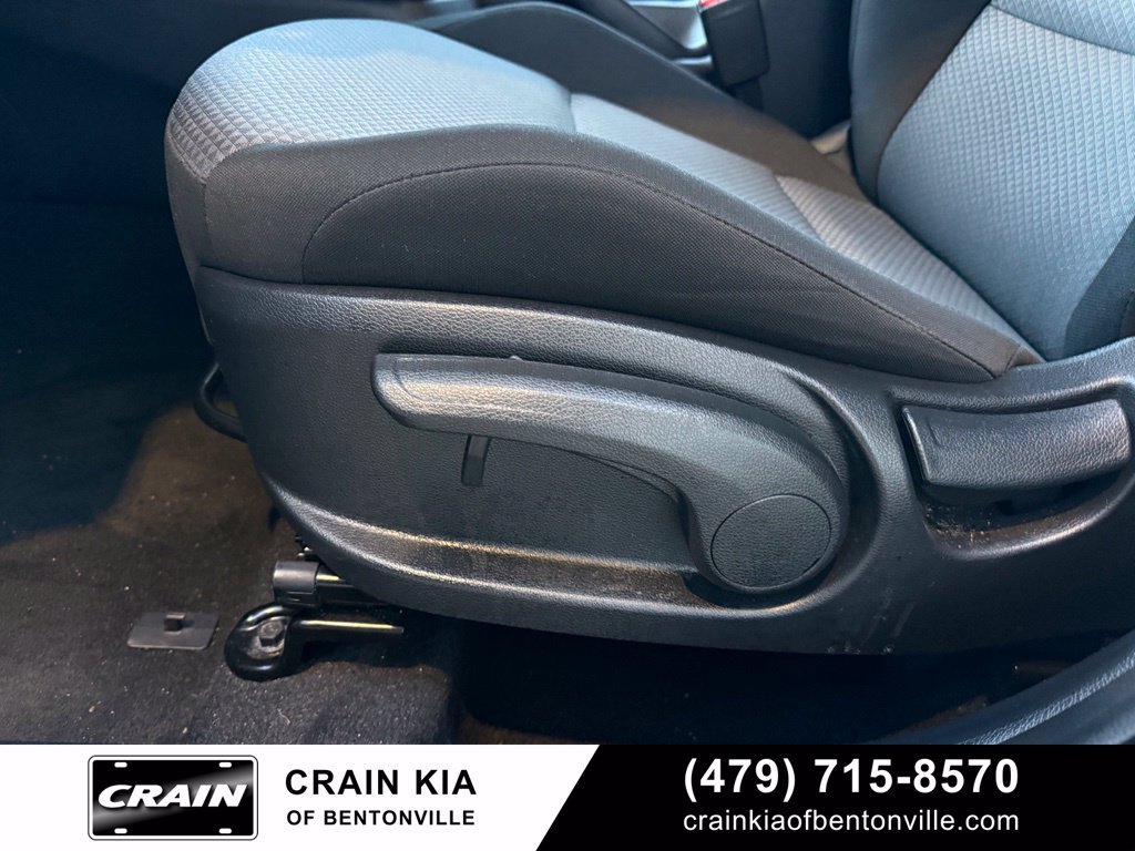 Used 2025 Kia Soul LX w/ LX Technology Package FWD image 11