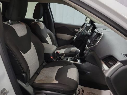 Used 2014 Jeep Cherokee Latitude w/ Comfort/Convenience Group image 26