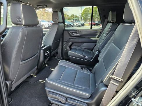 Used 2023 GMC Yukon SLT w/ SLT Luxury Package image 10