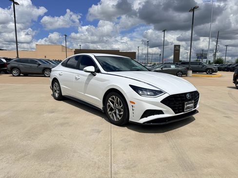 Used 2023 Hyundai Sonata SEL FWD image 3
