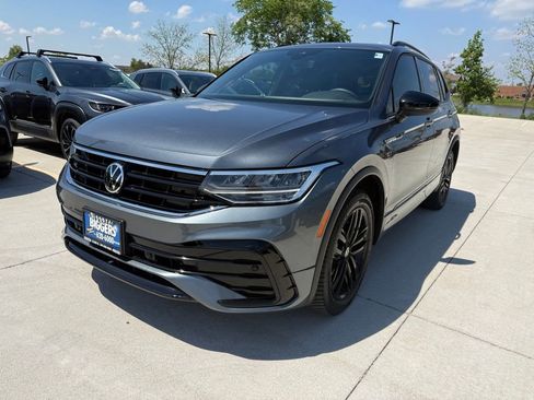 Used 2022 Volkswagen Tiguan SE R-Line AWD/4WD image 4
