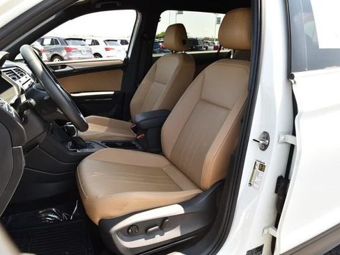 Certified 2023 Volkswagen Tiguan SE FWD image 18