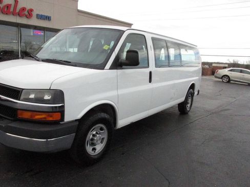 Used 2014 Chevrolet Express 2500 Extended RWD image 34