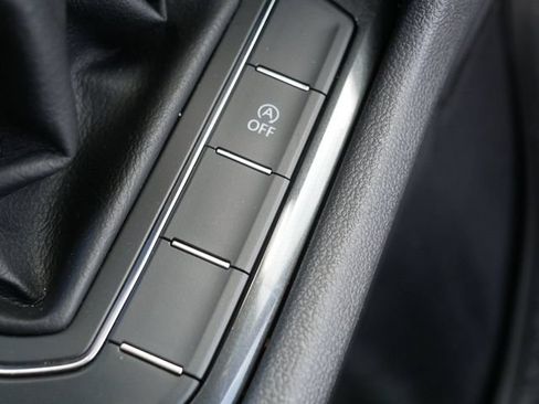 Used 2019 Volkswagen Tiguan SE AWD/4WD image 34