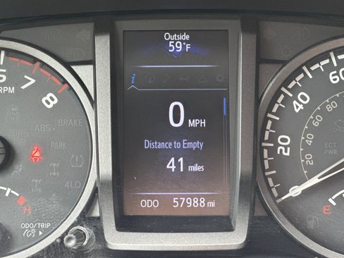 Used 2019 Toyota Tacoma TRD Off-Road w/ Technology Package AWD/4WD image 23