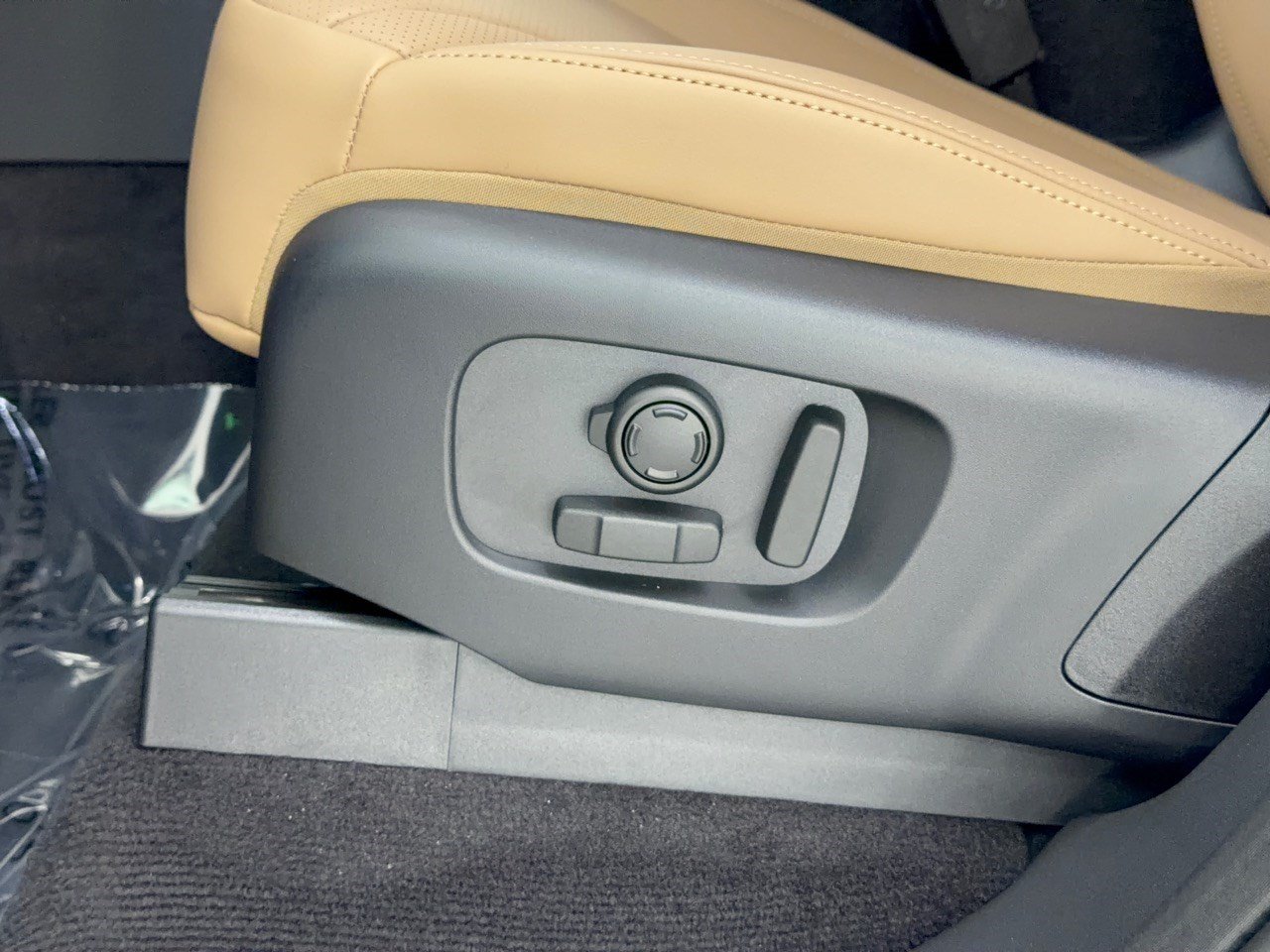 New 2026 Land Rover Discovery Dynamic SE AWD/4WD image 16