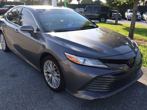 Used 2020 Toyota Camry XLE FWD image 6