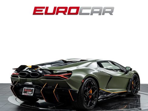 Used 2025 Lamborghini Revuelto AWD/4WD image 5