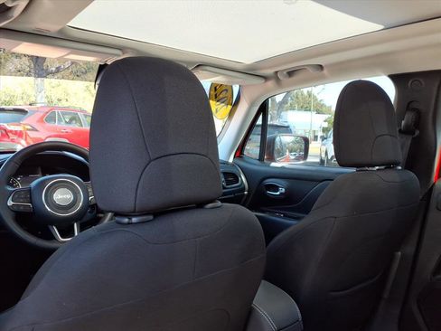 Used 2022 Jeep Renegade Latitude w/ Sun/Sound Group image 6