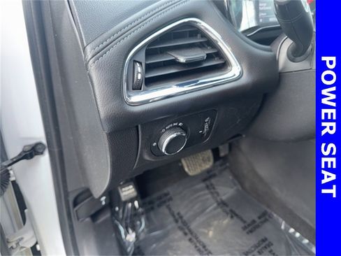 Used 2018 Chevrolet Cruze Premier image 17