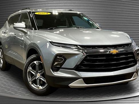 Used 2024 Chevrolet Blazer LT w/ Convenience Package FWD image 3