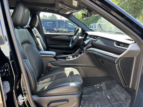 Certified 2023 Jeep Grand Cherokee Altitude AWD/4WD image 5