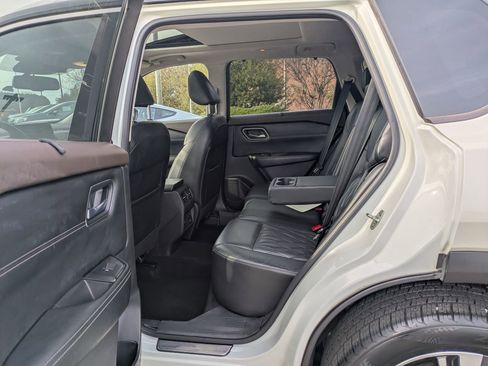 Used 2021 Nissan Rogue Platinum image 28