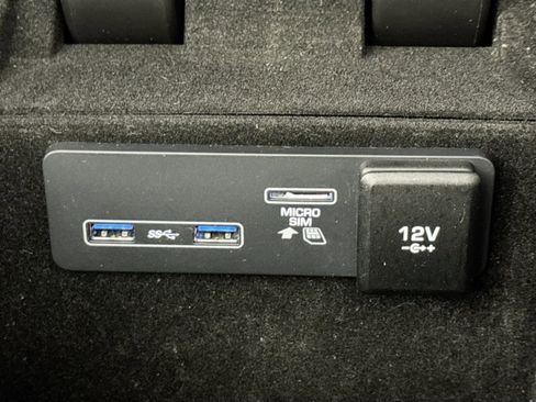 Used 2019 Land Rover Range Rover Velar S image 18